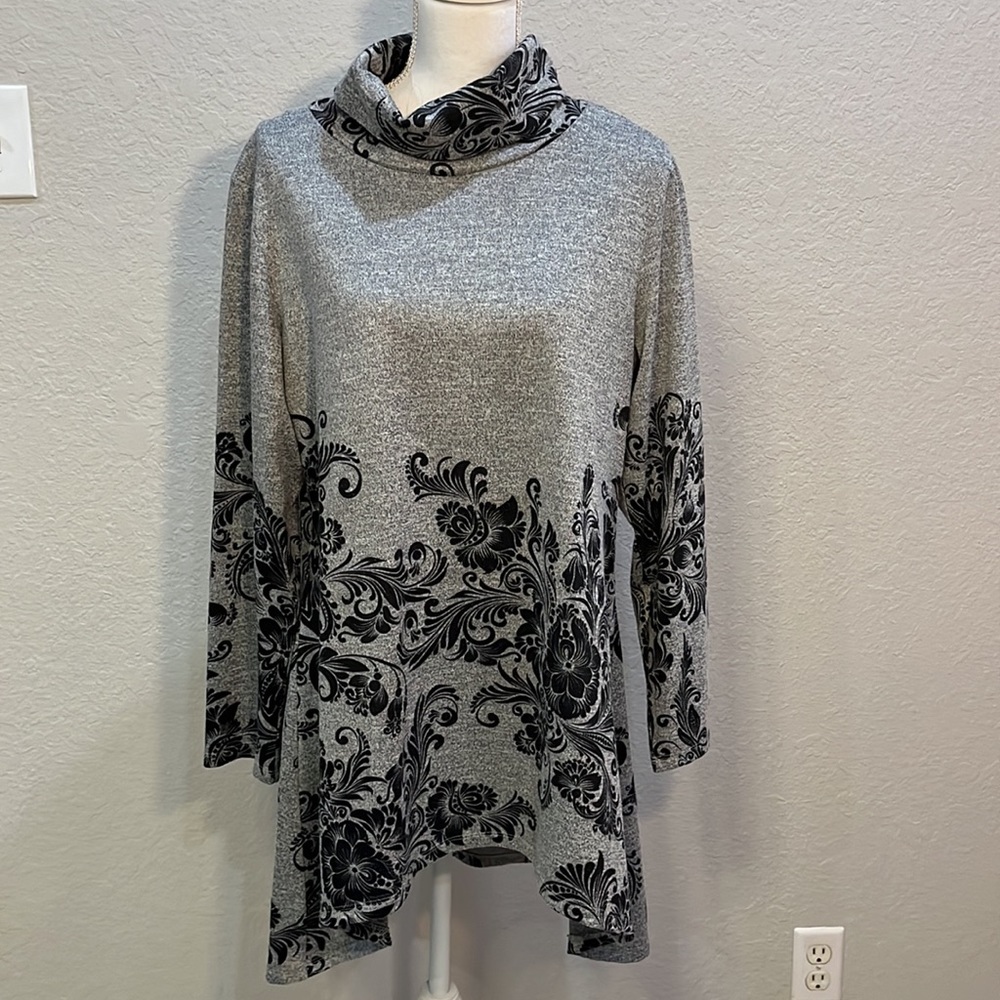 Indigo Soul gray and black top